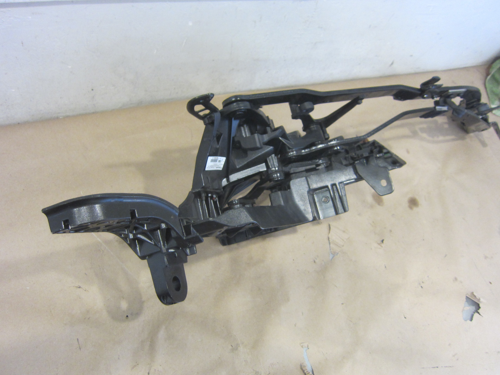 Ferrari California - LH Convertible Top Hinge Assembly 86545800