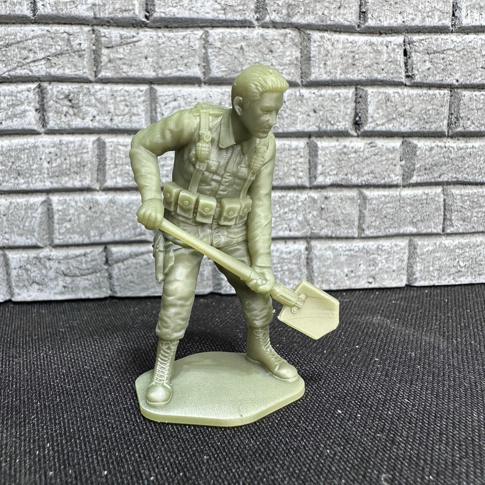 FL35070 US Airborne Paratrooper Firing Thompson SMG