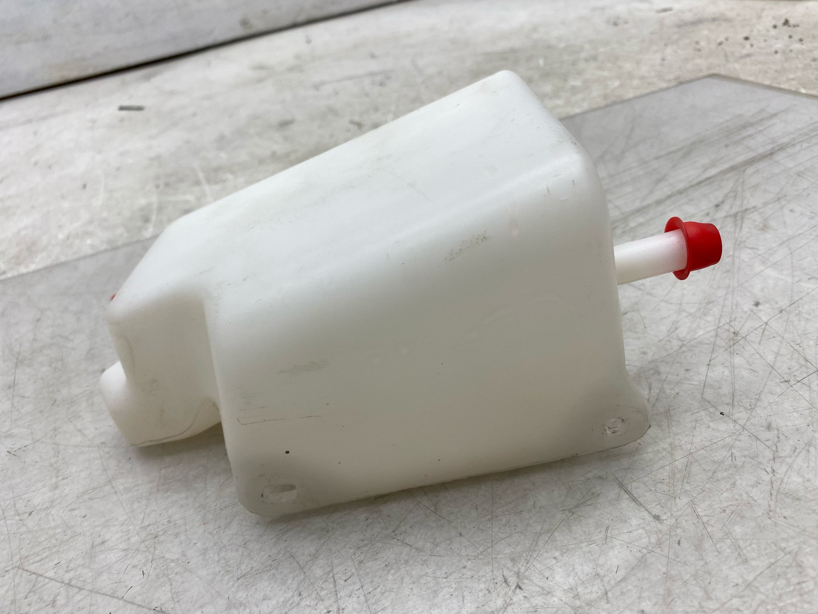 2020-2025 ASTON MARTIN DBX 4.0L COOLANT OVERFLOW EXPANSION TANK RESERVOIR OEM