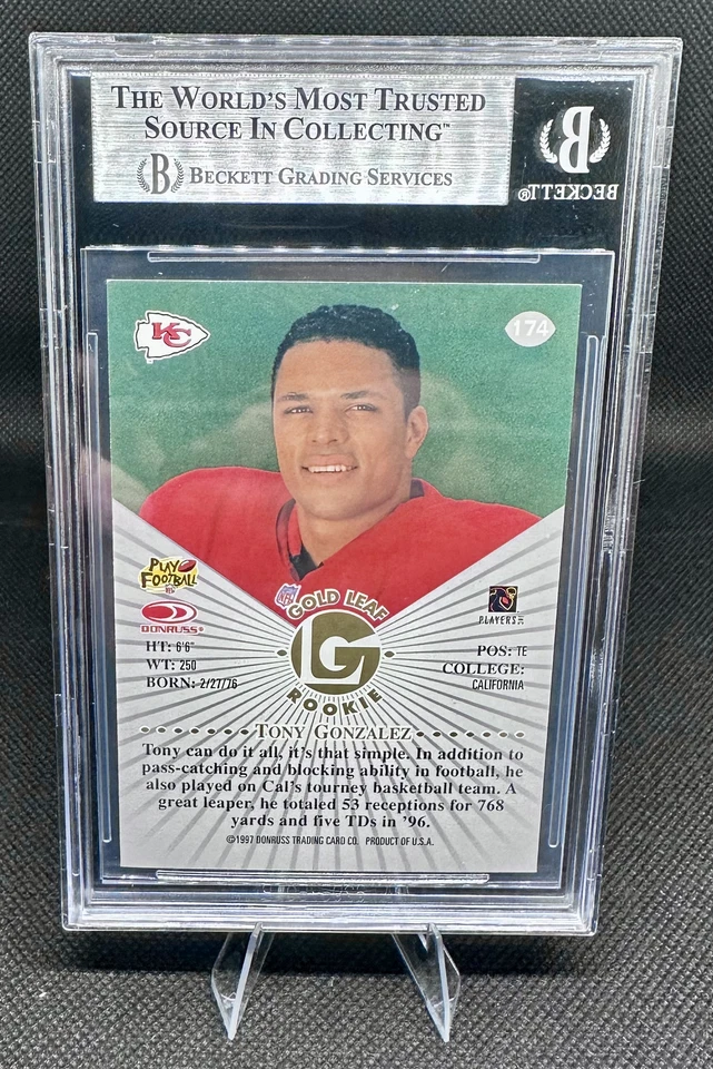 1997 Leaf Gold Leaf Tony Gonzalez 新秀卡 #174 Beckett 9 — 第 2/2 张图片