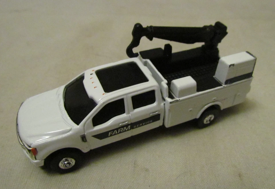 Camión de servicio Ford F350 2019 ERTL 1:64 servicio agrícola doble cabina con grúa Foto 2 de 2