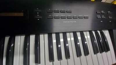 ROLAND S 10 - DIGITAL Sampler Keyboard