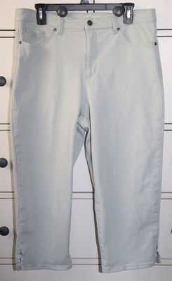 Ladies Gloria Vanderbilt ''Amanda'' Mint/Sage Green Capri size 12 ~ 20'' Inseam