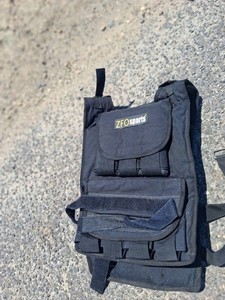 ZFO SPORTS ADJUSTABLE WEIGHTED VEST WITH24 SLOTS WEIGHTS 15 LBS & WIRST WEIGHT
