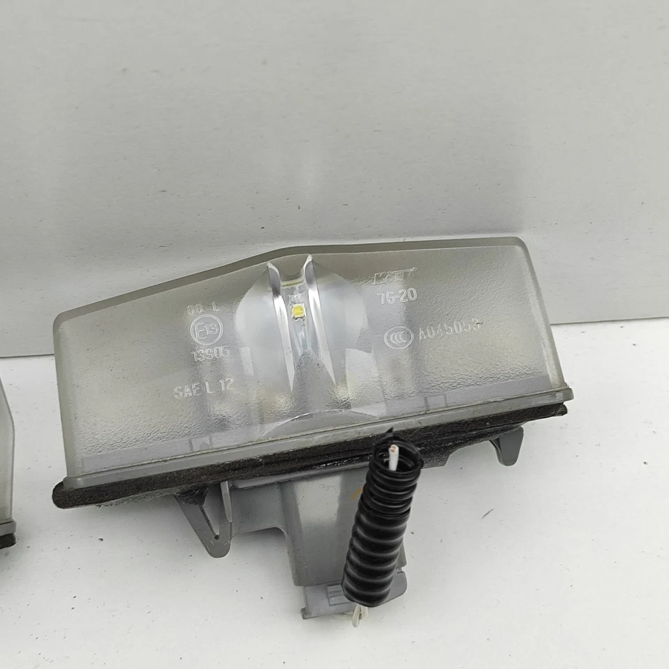 LEXUS NX MK1 AZ10 License Plate Lights 81204-76010 2.5 Hybrid 112kW 2020 - Image 3 of 4