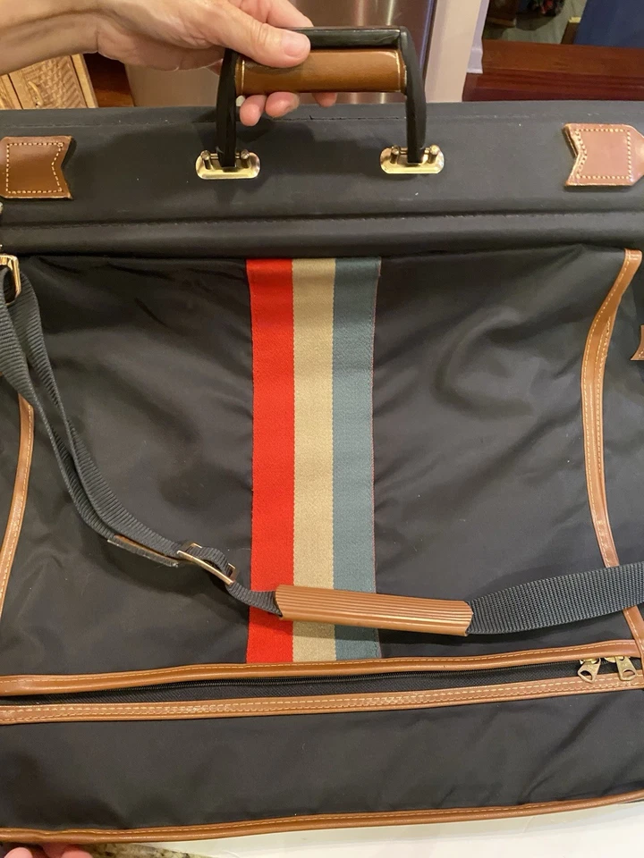 Traje de viaje Lark de colección equipaje ropa bolsa compartimentos corbatas, camisas y artículos de tocador  Foto 3 de 4