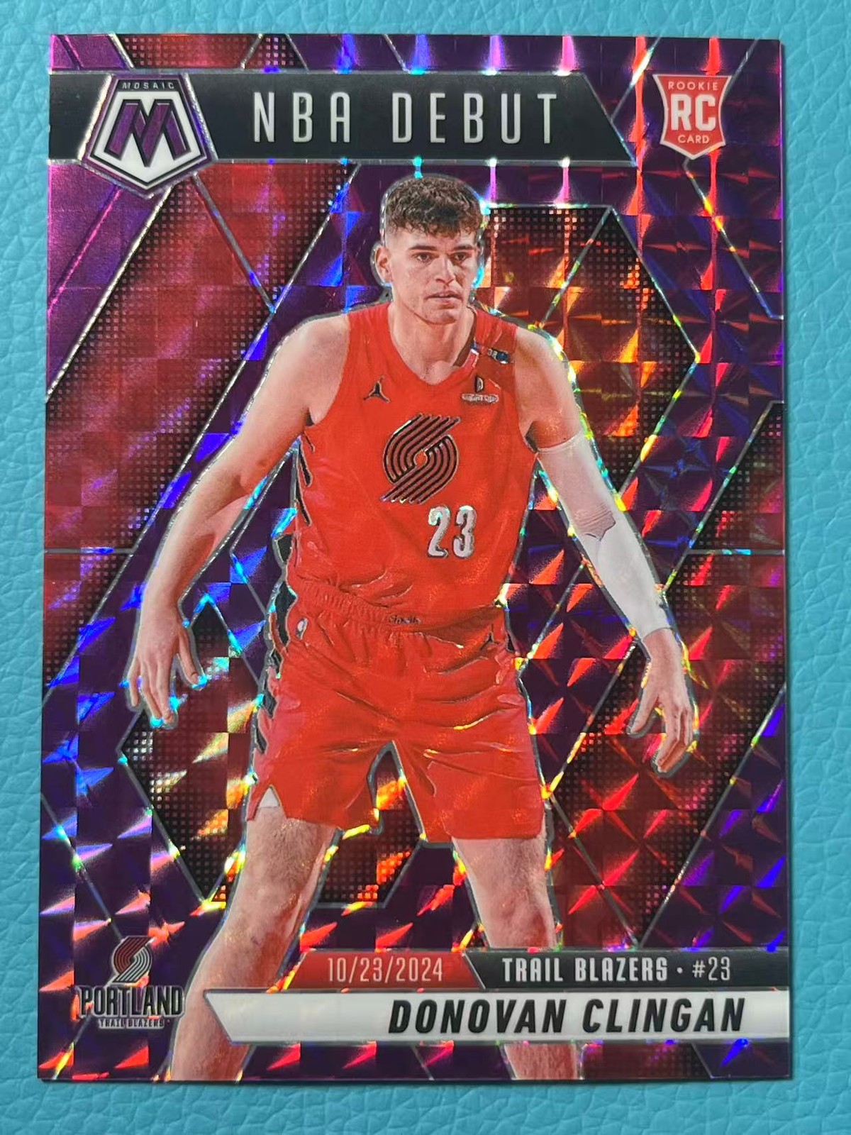 Donovan Clingan 2024-25 Panini Mosaic 04/99 NBA Debut Purple RC #261