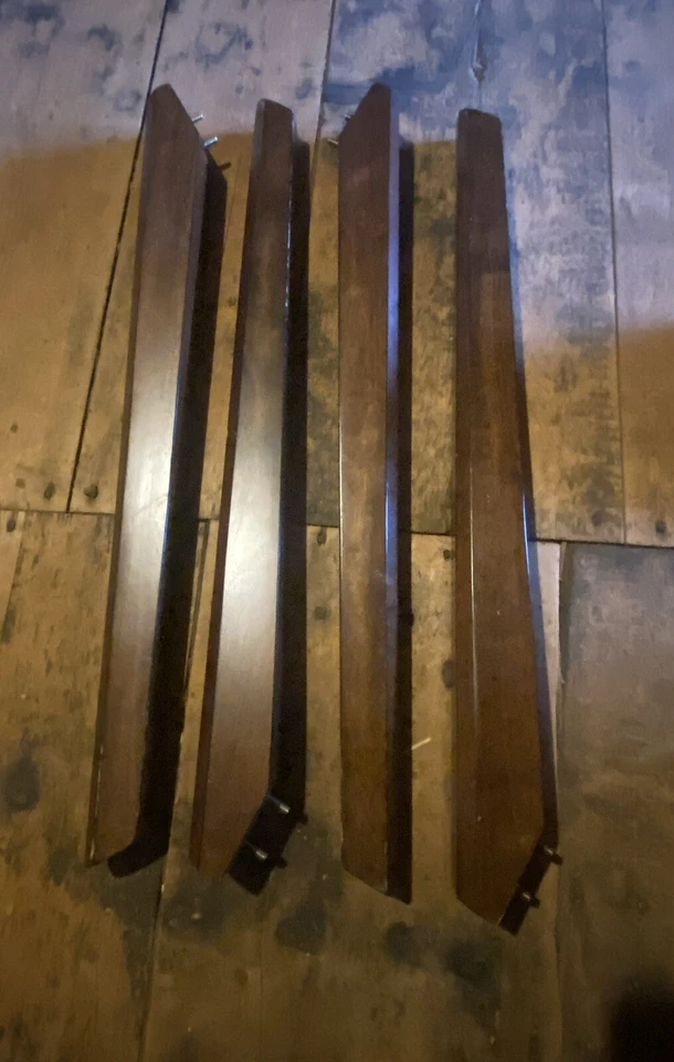 Mesa de comedor Campbell en acabado canela vintage de muebles finos Coaster Foto 3 de 4