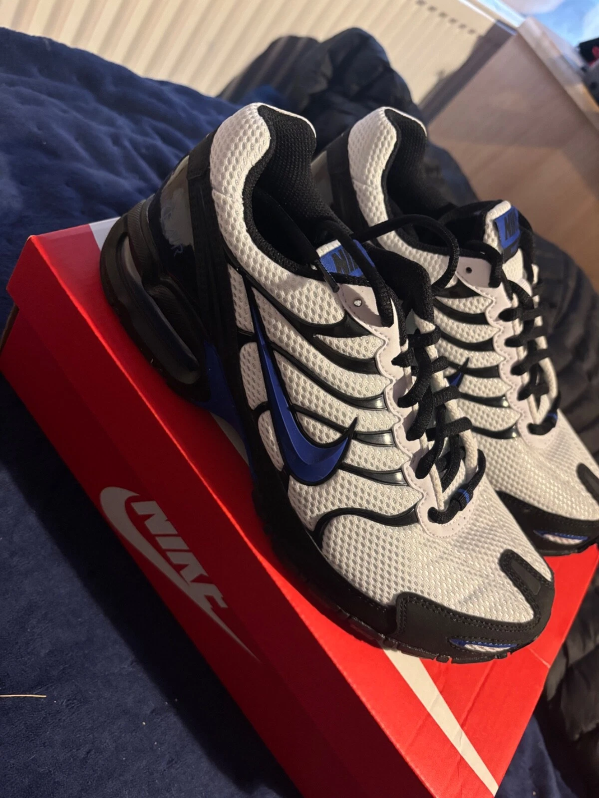nike air vapormax plus bianche e blu