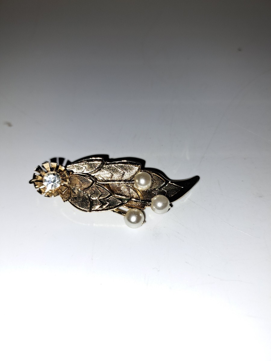 Vintage Goldtone Ornate Leaf/Pearl Hair Clip Made in Japan Vintage Japan Floral Leaf Faux Pearl Rhinestone Gold Tone  main image 3