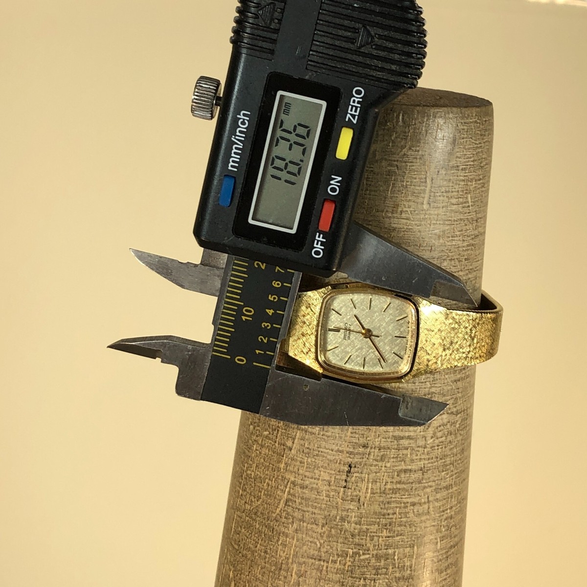 Vintage Seiko Women 2C21-5469 Gold Tone Dial 18mm Square Vintage Seiko Women 2C21-5469 Gold Tone Dial 18mm Square