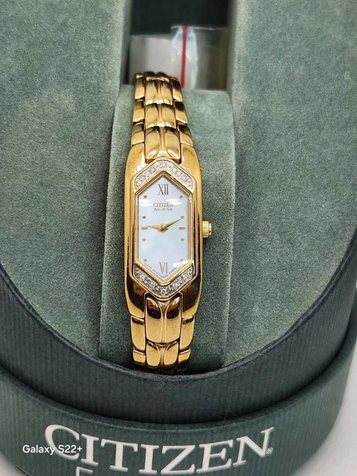 Citizen Quartz Eco-Drive Damas, Nunca Usado fue un regalo, Tiene Inicial Grabado Foto 3 de 4