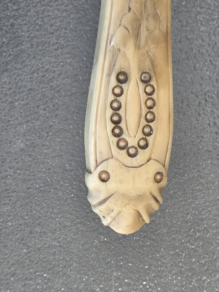 Cuchillo antiguo mango muy interesante con diseño tallado en él posible plata  Foto 4 de 4