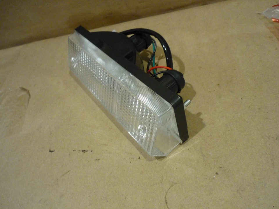 Ferrari 208 308 LHS передний индикатор лампа в сборе с прозрачной линзой P/N 60121100 - Изображение 3 из 4