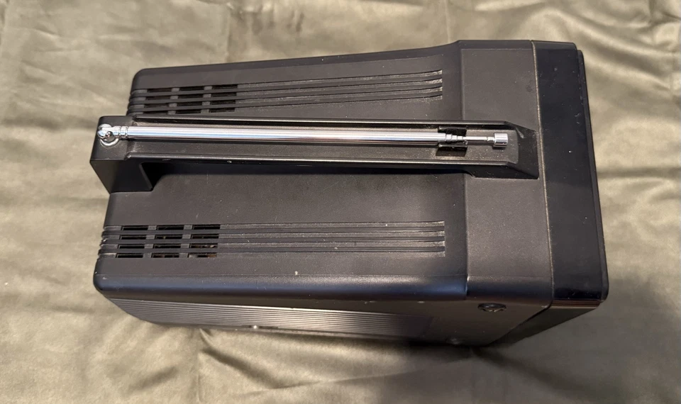 TV Portátil Vintage Unisonic XL-900B (FUNCIONA) - Imagem 2 de 4