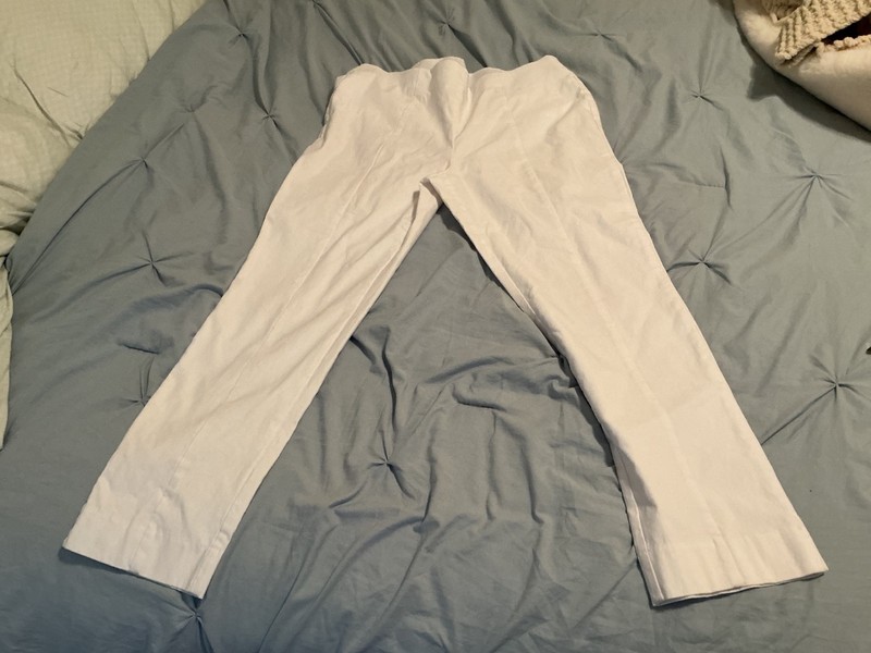 Chicos So Slimming white pull on pant, ankle length, narrow leg, Chcos sz 2 (12)