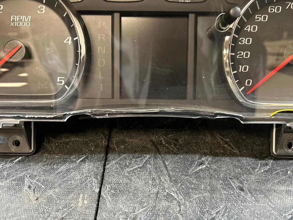 Velocímetro Silverado3500 2017 84068687 **Plástico transparente inferior roto** Foto 4 de 4