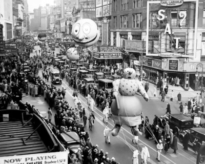 Vintage 8x10 photo of Macy's Thanksgiving Day Parade, in NYC.