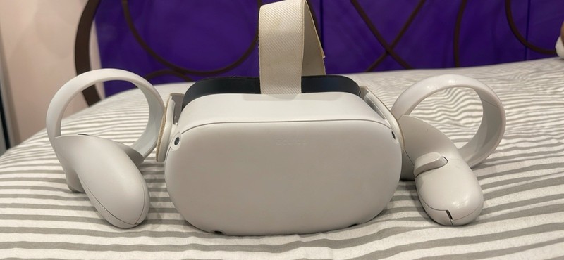 Meta Quest 2 Standalone VR Headset White w/ Touch Controllers 90Hz USB-C