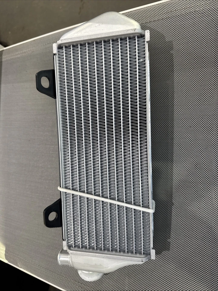 Radiador KTM A46035008000 2023-2025 SXF 250 350 450 NUEVO GENUINO - Imagen 2 de 4