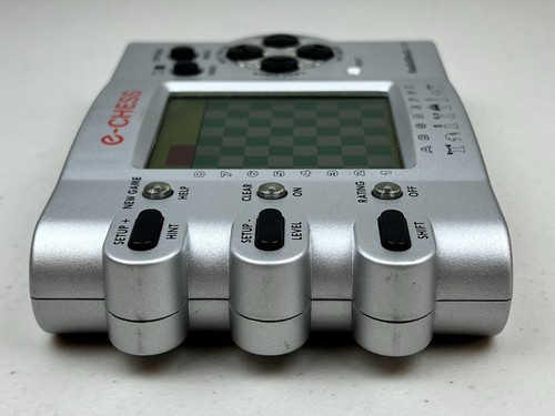 RadioShack E-Chess In Box With Manual Electronic Handheld Portable Game 60-2845 - Picture 12 of 21