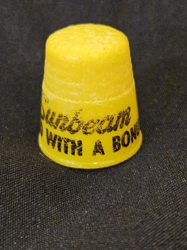 Vintage yellow plastic Sunbeam bread advertising thimble   Lot #641