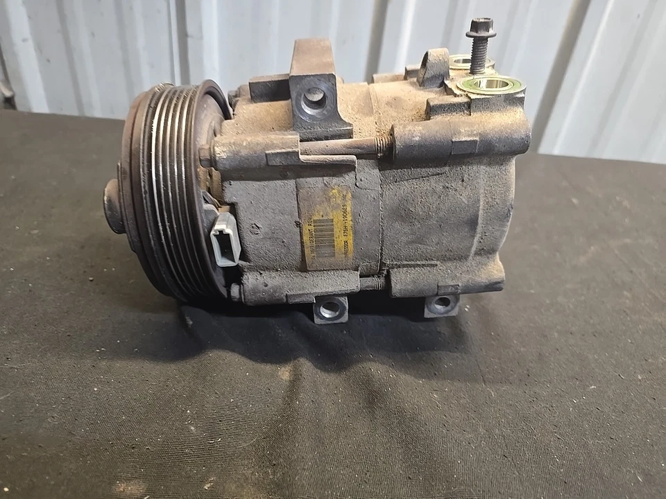 1997 Ford F-150 A/C Compressor F7lz-19703-aa - Imagem 3 de 4