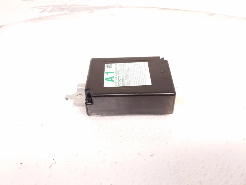 2014-2019 Toyota Corolla Tpms Receiver & Door Control Module Unit 897A0-02010 - Image 4 of 4