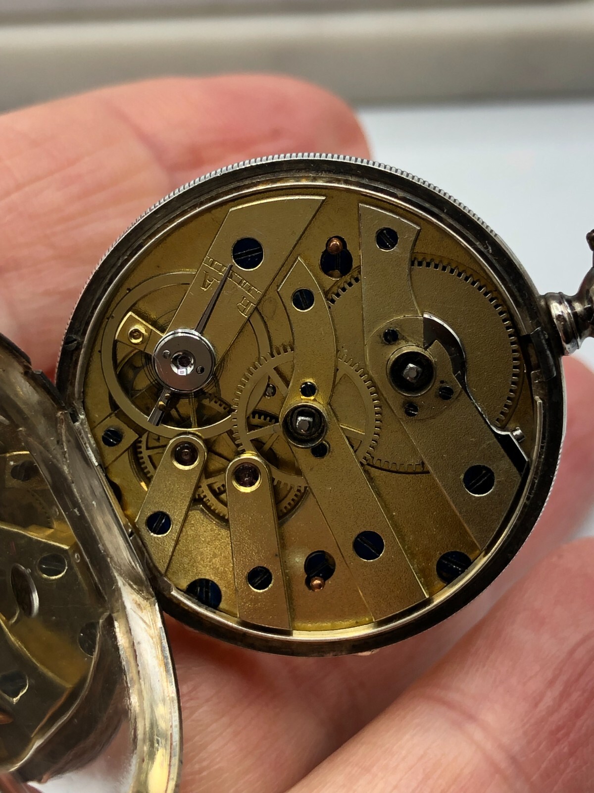 ANTIQUE/VINTAGE SMALL LADIES POCKET WATCH IN ORIGINAL BOX WITH KEY