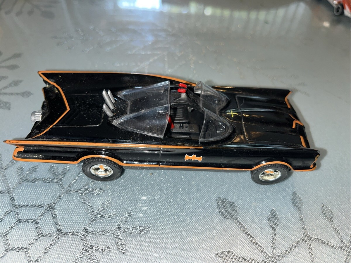 Jada Toys 1:32 Scale 1966 Classic Batman Batmobile Diecast 98680
