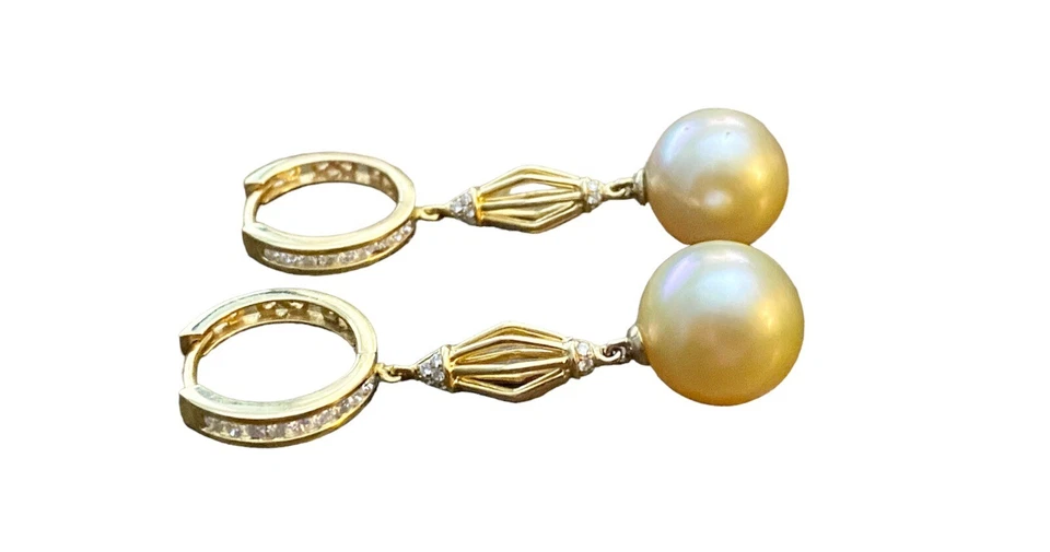 Vintage 10k Yellow Gold Designer Cream Color Round Pearl Diamond Dangle Earrings - Image 3 of 4