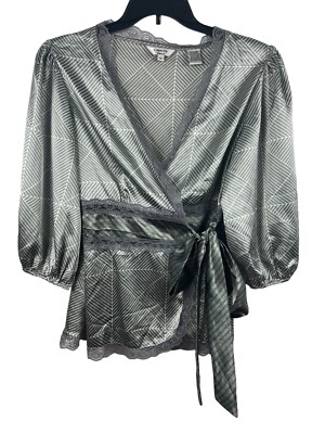 Capacity Unlimited Gray Spiderweb Like Design Lace Trim Wrap Satin Feel XL Top