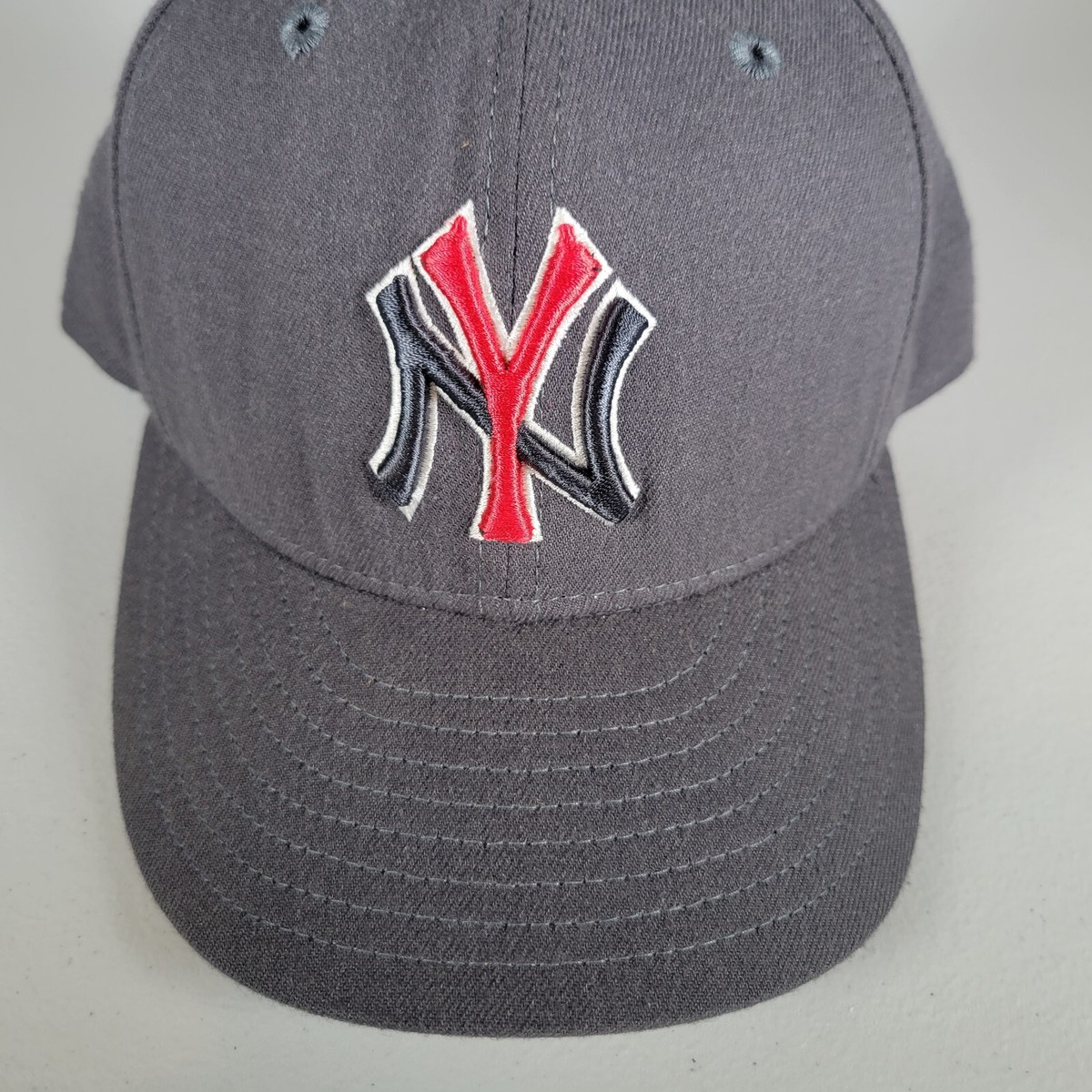 New Era 59Fifty Fitted Hat Cap New York Yankees Dark Grey Red Logo