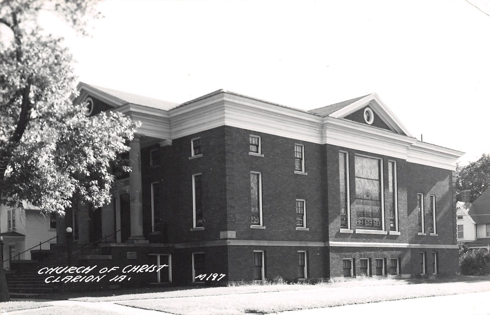 Clarion IowaChurch of ChristDomino & Round WindowsNeighbors RPPC