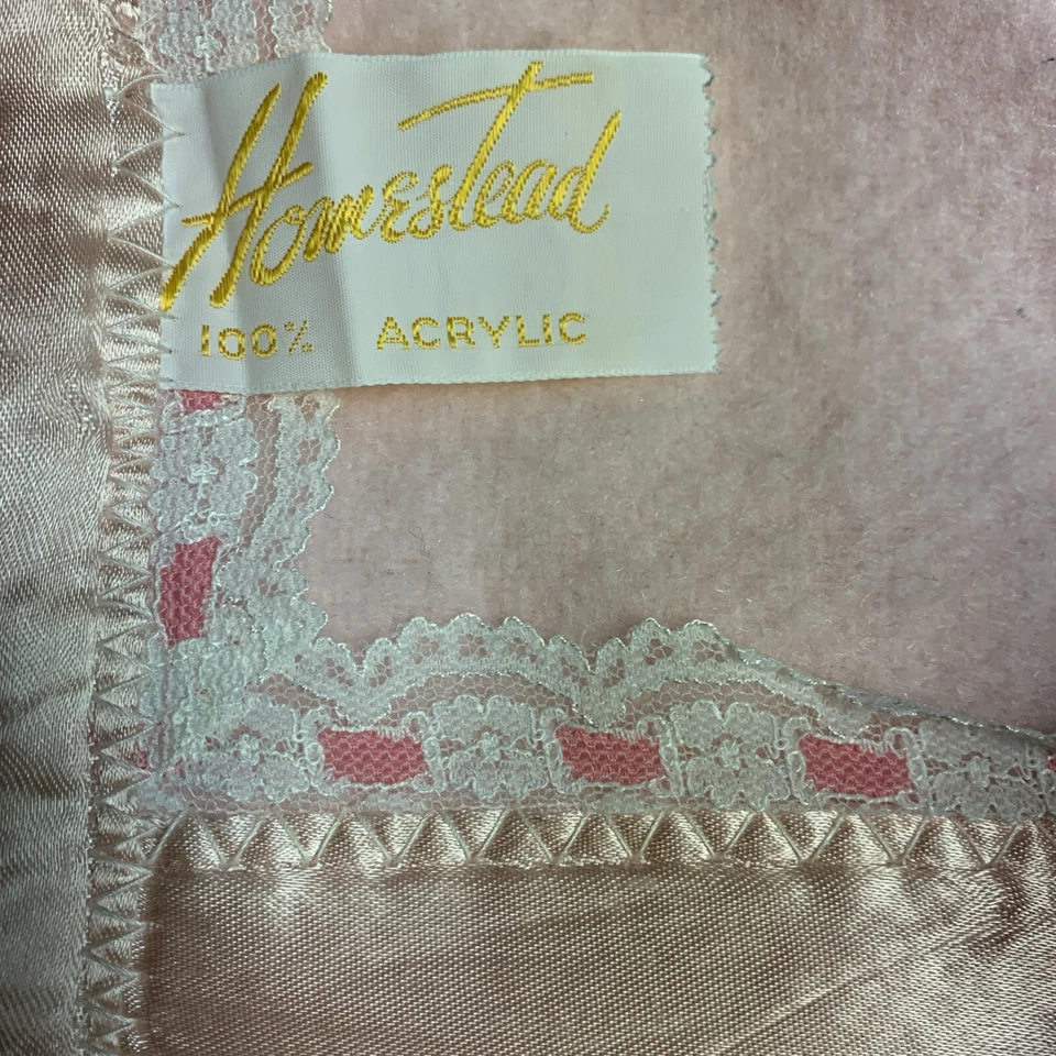 Vintage Homestead 100% Acrylic Baby Blanket and Wrappie Set Pink - Image 3 of 4