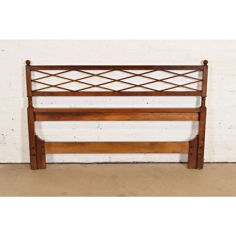 Cabecero Baker Furniture Mid-Century French Regency tamaño Queen, alrededor de los años 60 Foto 2 de 4