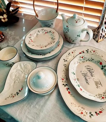 Pfaltzgraff Winterberry Christmas Holiday Plates Serving Pieces Bowls Teapot USA