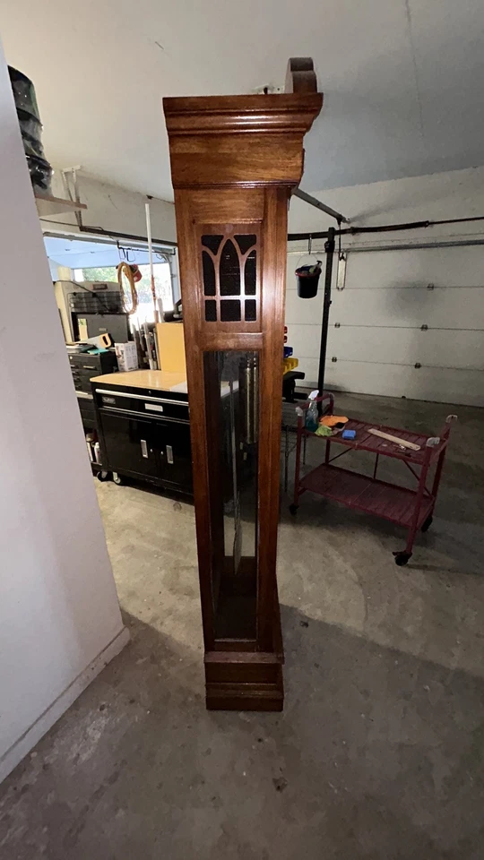 Enrollador de manivela llave reloj abuelo Howard Miller Foto 4 de 4