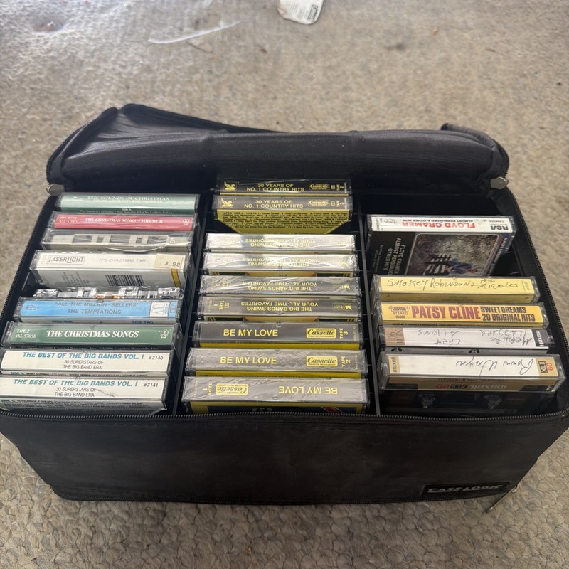 Case Logic 60 Cassette Tape Travel Storage Holder Soft Nylon INCLUDES TAPES