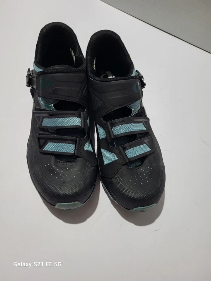 Pearl IZUMI mens Vibram cycling shoes - Image 3 of 4