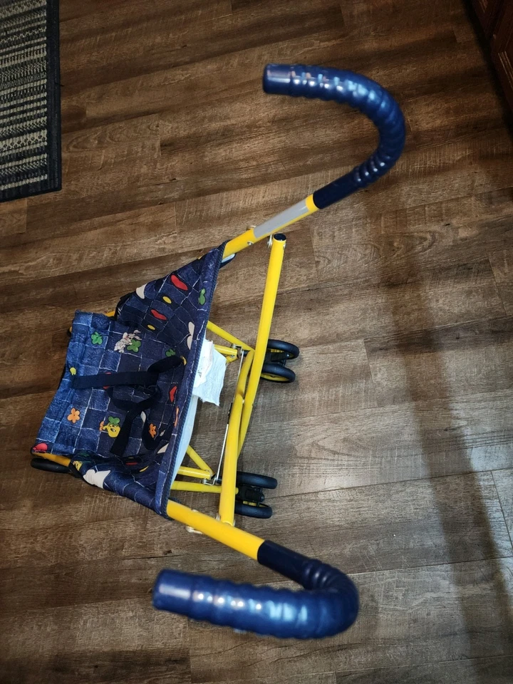 Baby Looney Tunes Unbrella Stroller Tweety Bird Bugs Bunny Excellent Condition - Image 3 of 4