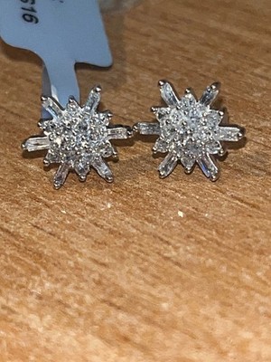 Brandneu 9 kt Weißgold natürlicher variabler Schliff Diamant Schneeflocke Cluster Ohrringe