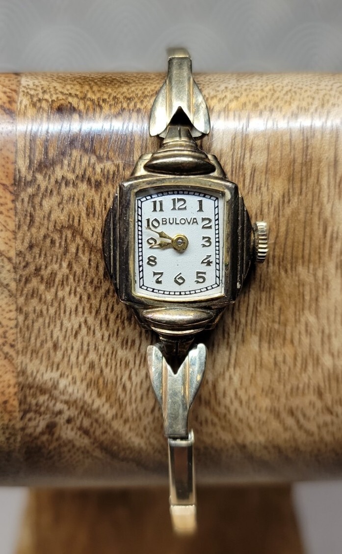 Vintage Bulova Ladies Watch 17J FOR PARTS/REPAIR