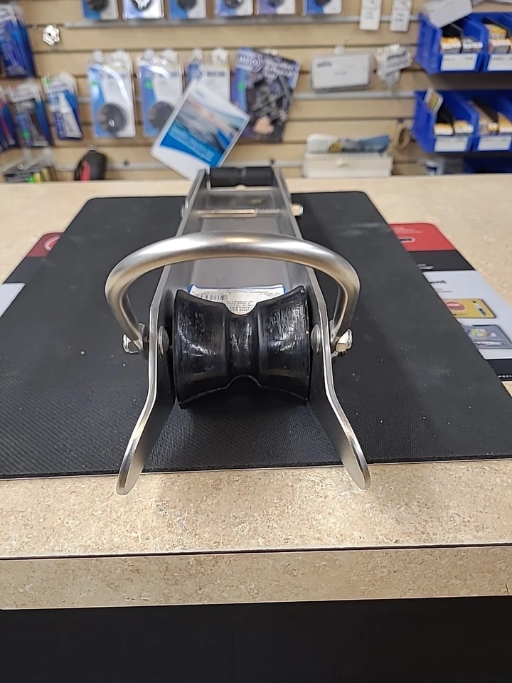 Sea Dog Marine 328068 21"x 3" 304 Acero Inoxidable Anclaje Pivotante Arco Rodillo NUEVO Foto 2 de 4