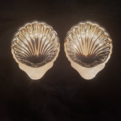 Set Of 2 Oneida Silversmiths Shell Shaped Candy Nut Trinket Dishes 6" Vintage