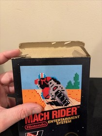 Juego Nintendo NES Mach Rider Caja Negra 1985 CIB, 5 Tornillos