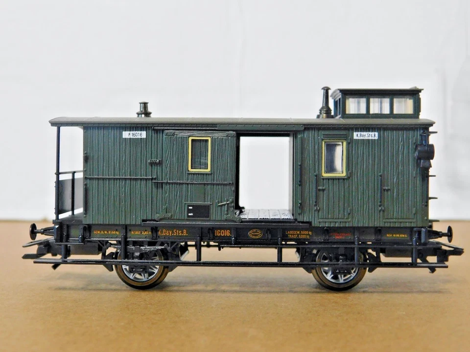 Trix  HO 24104-01 Era I K.Bay.Sts.B Royal Bavarian Packwagen From 24104 Set NIB - Image 2 of 4