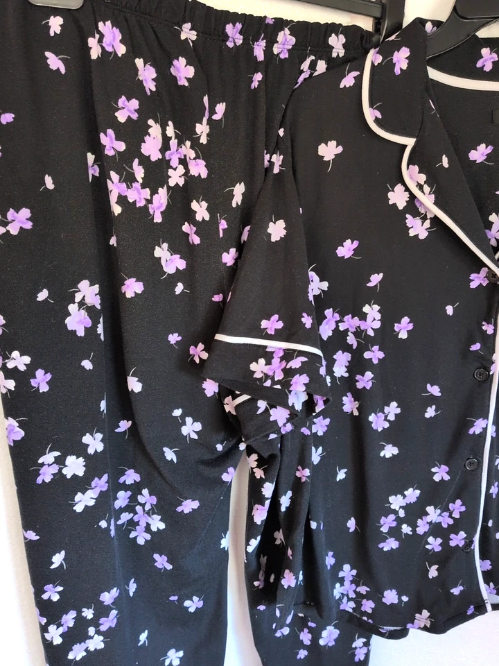 SIMPLY VERA WANG L Conjunto de Pijama Floral Negro Rosa Confort Atletismo Relajado Capri Foto 3 de 4