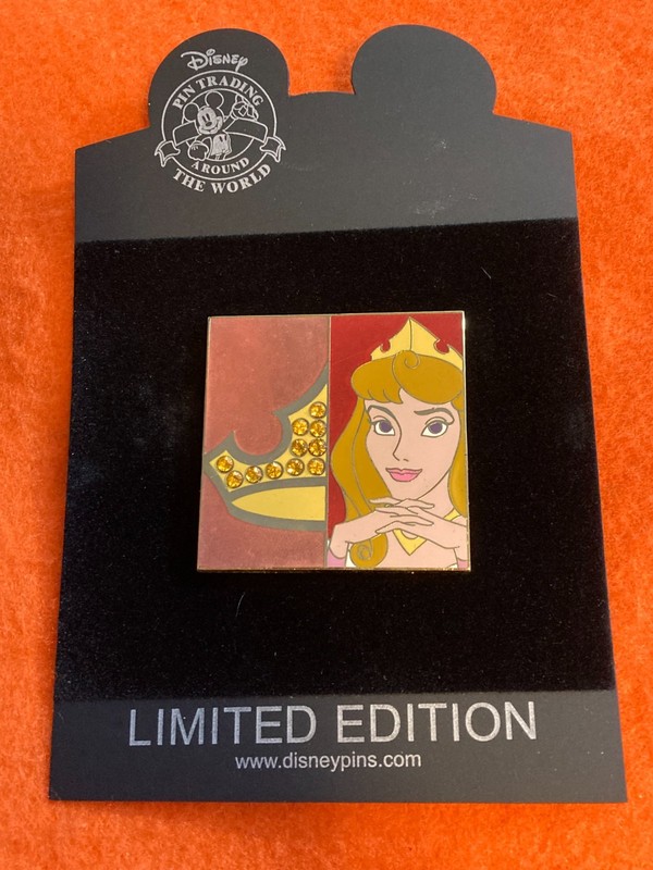 48792    DS - Aurora - Sleeping Beauty - Crown - Pave - Icon