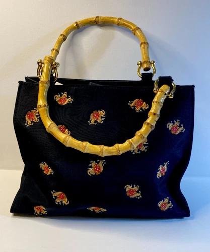 Small Elephant black handbag with magnetic closure - Preowned